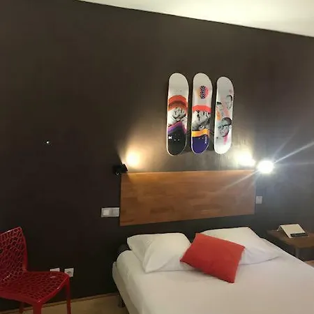 Hotel Street Art *